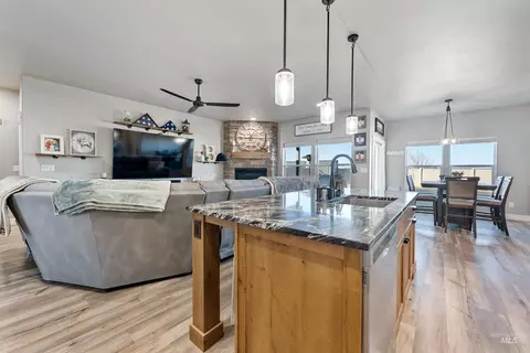 Kitchen - 1005 Kenbrook Loop, Twin Falls, ID 83301 photo 4 of 4