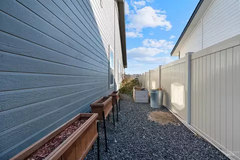Exterior - 1005 Kenbrook Loop, Twin Falls, ID 83301 photo 10 of 11