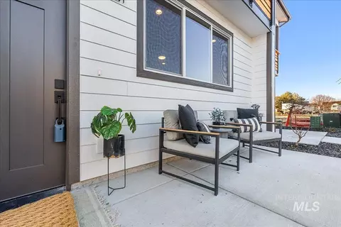 1433 N Bluffs Ridge Ln, Boise, ID 83704