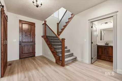 Entry Way - 7800 W Flathead Lake St, Eagle, ID 83616 photo 2 of 6