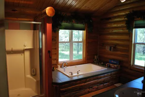 Bath - 4975 Middle Rd, Lenore, ID 83541 photo 2 of 2