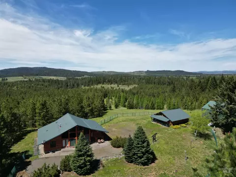 Exterior - 4975 Middle Rd, Lenore, ID 83541 photo 3 of 18