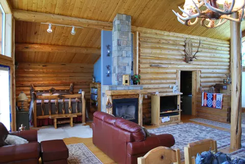 Living - 4975 Middle Rd, Lenore, ID 83541 photo 1 of 1