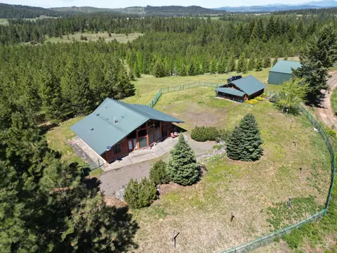 Exterior - 4975 Middle Rd, Lenore, ID 83541 photo 8 of 18