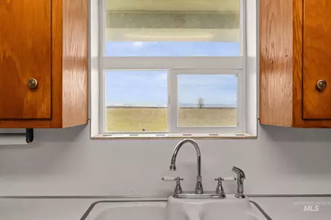Kitchen - 3918 E 3600 N, Hansen, ID 83334 photo 2 of 3