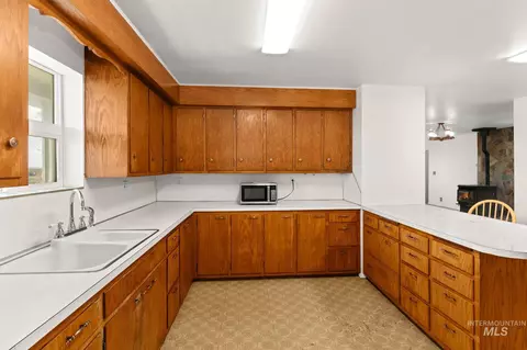 Kitchen - 3918 E 3600 N, Hansen, ID 83334 photo 3 of 3