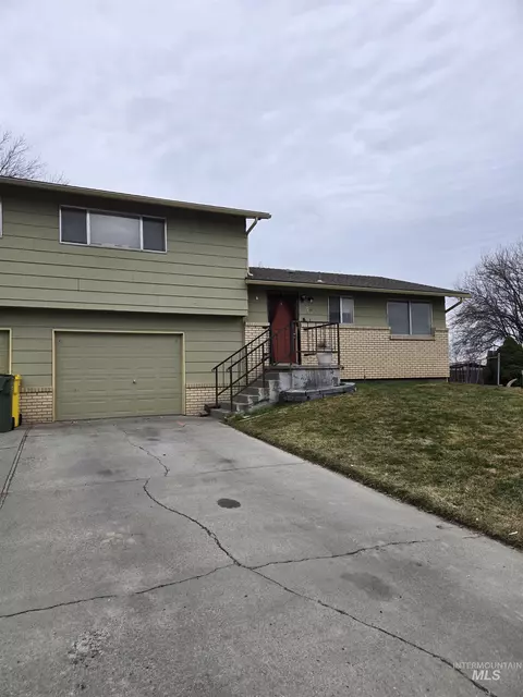 798 Skyhawk Dr, Ontario, OR 97914