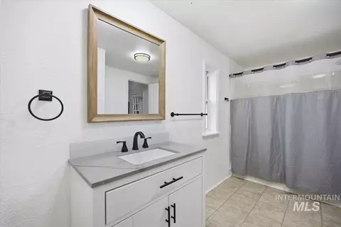 Bath - 600 S Date St, Jerome, ID 83338 photo 1 of 2