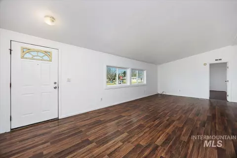 Living - 600 S Date St, Jerome, ID 83338 photo 2 of 3