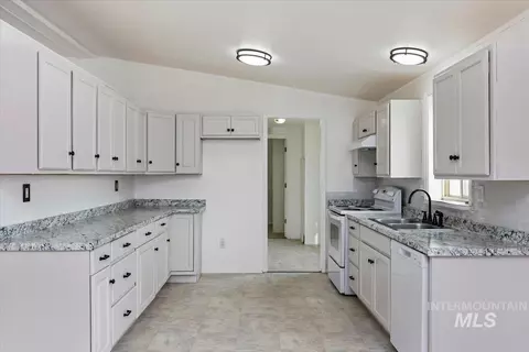 Kitchen - 600 S Date St, Jerome, ID 83338 photo 3 of 3