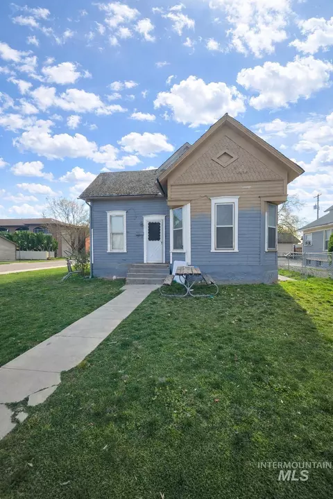 824 E Chicago St, Caldwell, ID 83605