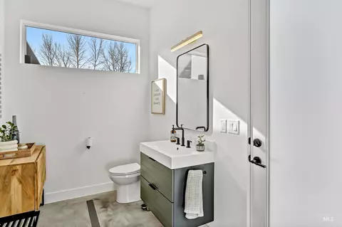 Bath - 348 E Riversedge Dr, Eagle, ID 83616 photo 9 of 9