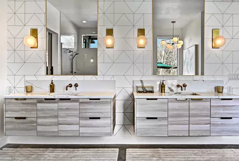 Bath - 348 E Riversedge Dr, Eagle, ID 83616 photo 4 of 9
