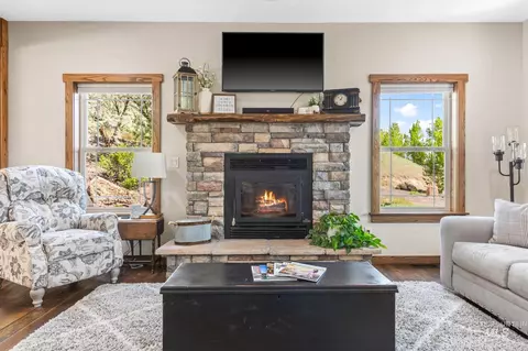 Living - 2140 Valley View Dr, Weiser, ID 83672 photo 1 of 5