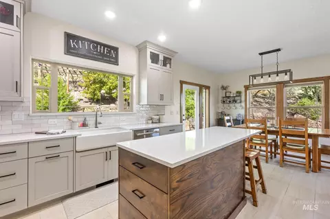 Kitchen - 2140 Valley View Dr, Weiser, ID 83672 photo 4 of 6