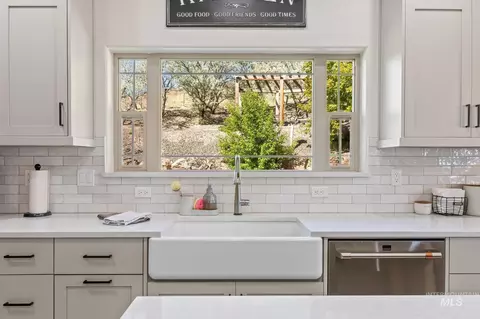 Kitchen - 2140 Valley View Dr, Weiser, ID 83672 photo 6 of 6