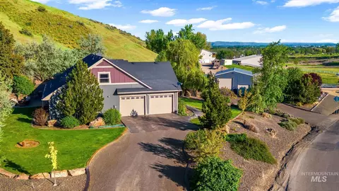 Exterior - 2140 Valley View Dr, Weiser, ID 83672 photo 2 of 8