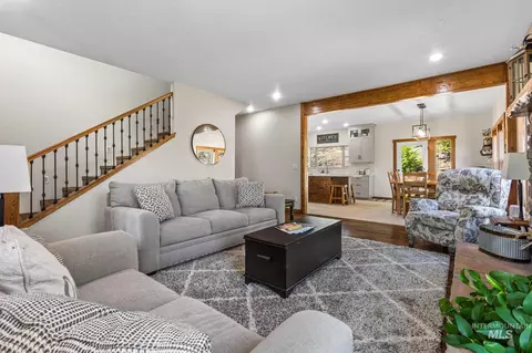 Living - 2140 Valley View Dr, Weiser, ID 83672 photo 3 of 5
