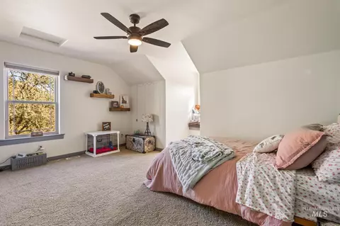 Bedroom - 2140 Valley View Dr, Weiser, ID 83672 photo 5 of 6