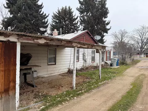 1319 W Flamingo Ave, Nampa, ID 83651