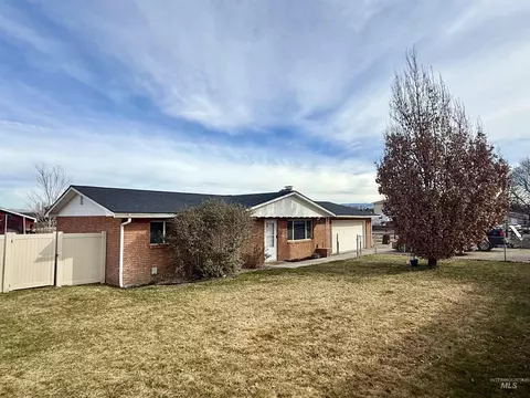 3890 E Victory Rd, Meridian, ID 83642