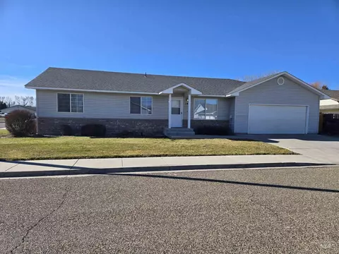 183 SW 18th St, Ontario, OR 97914