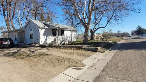 1415 E Oak St, Caldwell, ID 83605