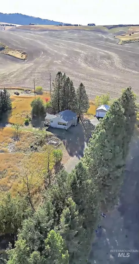 1022 Sincar Ln, Moscow, ID 83843