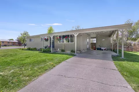 321 Dennis Dr, Burley, ID 83318