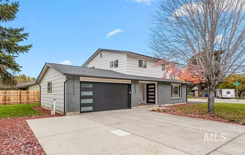 670 S Berwick Dr, Boise, ID 83706
