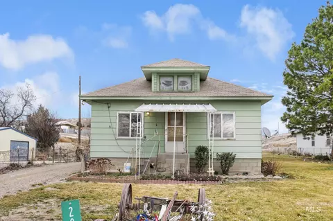 28572 Hyde Ave, Bruneau, ID 83604