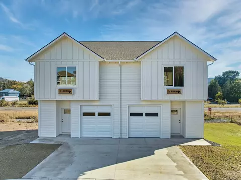 2815 Cyprus Ct, Moscow, ID 83843