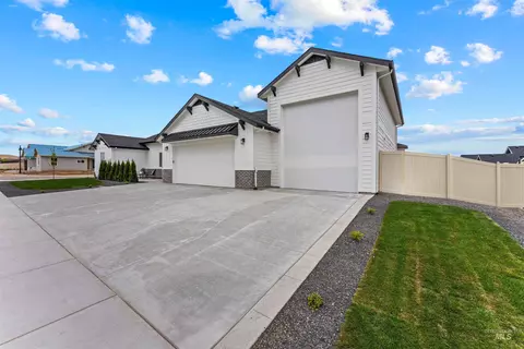 9943 W Sunberry Ct, Star, ID 83669