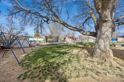 Exterior - 210 5th Ave, Wendell, ID 83355 photo 7 of 8