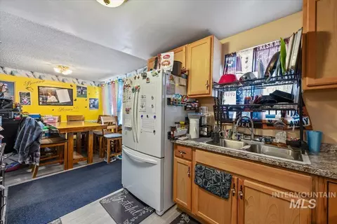 Kitchen - 210 5th Ave, Wendell, ID 83355 photo 2 of 2