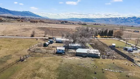 1044 W Samaria Ln, Malad City, ID 83252