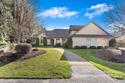 9041 W Woodglade Ln, Garden City, ID 83714