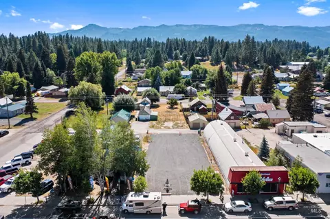 119 S Main St, Cascade, ID 83611
