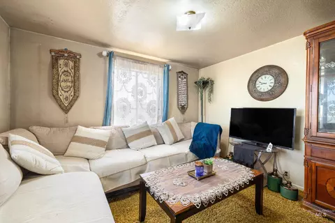 Living - 20371 Red Top Rd, Caldwell, ID 83607 photo 3 of 4