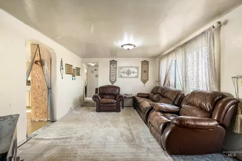 Living - 20371 Red Top Rd, Caldwell, ID 83607 photo 4 of 4