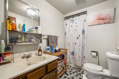 Bath - 20371 Red Top Rd, Caldwell, ID 83607 photo 1 of 2