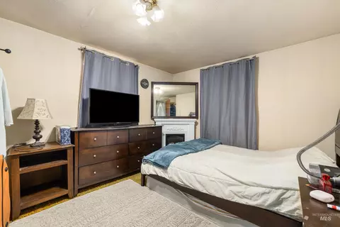 Bedroom - 20371 Red Top Rd, Caldwell, ID 83607 photo 2 of 2