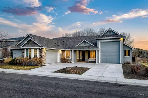 5699 W Creeks Edge Dr, Boise, ID 83714