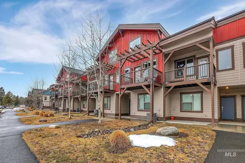 104 Broken Pine Ln, Mccall, ID 83638