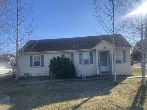 1120 N 3rd E, Mountain Home, ID 83647 photo 4