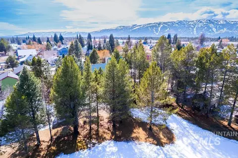 361 Payette St, Donnelly, ID 83638