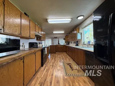 Kitchen - 848 Jonathan Rd, Weiser, ID 83672 photo 2 of 2