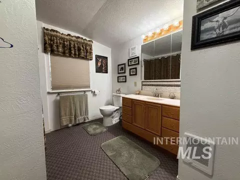 Bath - 848 Jonathan Rd, Weiser, ID 83672 photo 1 of 4