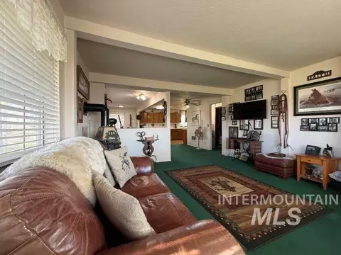 Living - 848 Jonathan Rd, Weiser, ID 83672 photo 2 of 2