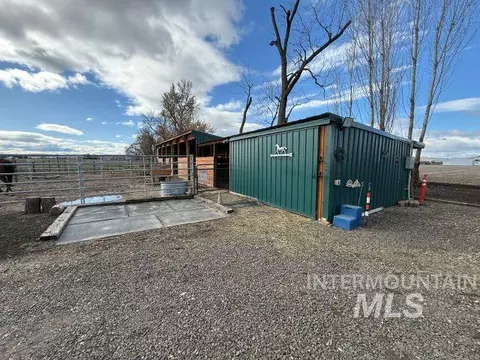 Exterior - 848 Jonathan Rd, Weiser, ID 83672 photo 6 of 12